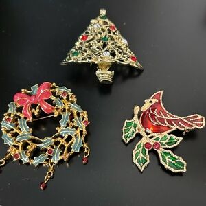 Vintage Christmas brooches.  All in excellent shape